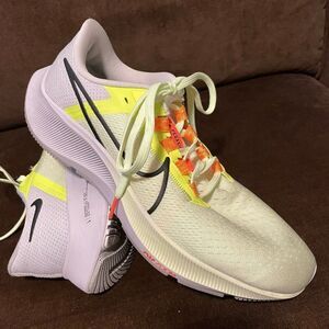 Mint Condition NIKE AIR ZOOM PEGASUS 38 Chiffon White Grey Running Shoes 9 US